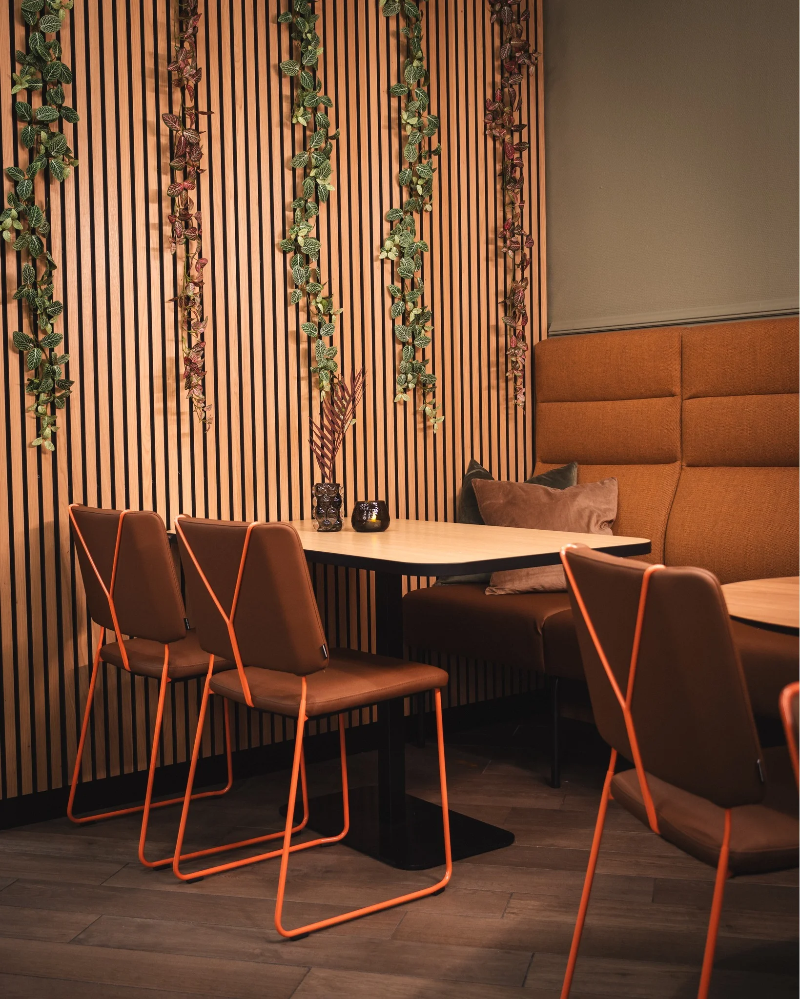 Lunhet og komfort i travelt handlesenter - Bilde 1