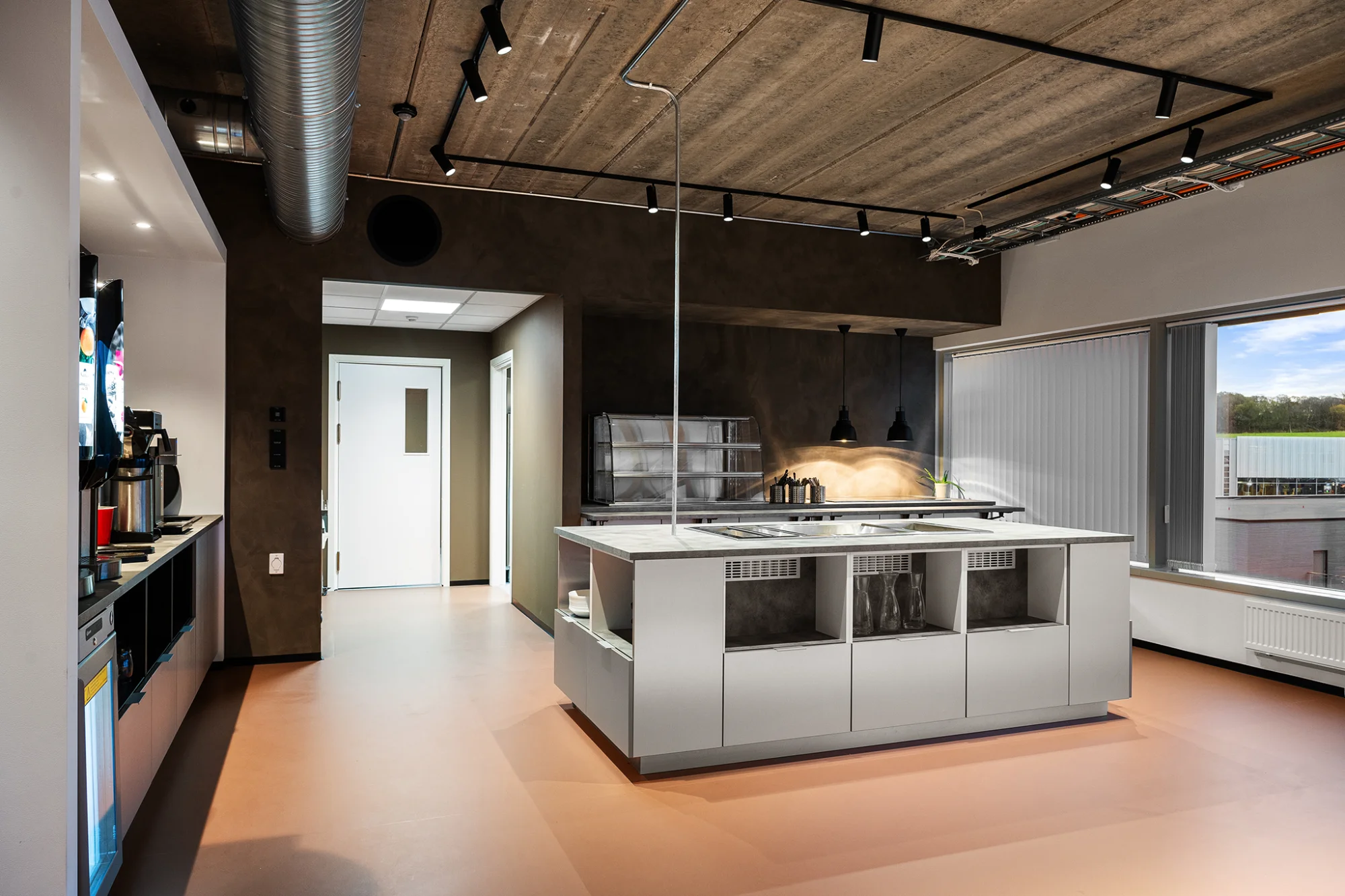 Inspirerende kontorløsning med bærekraft i fokus - Bilde 1