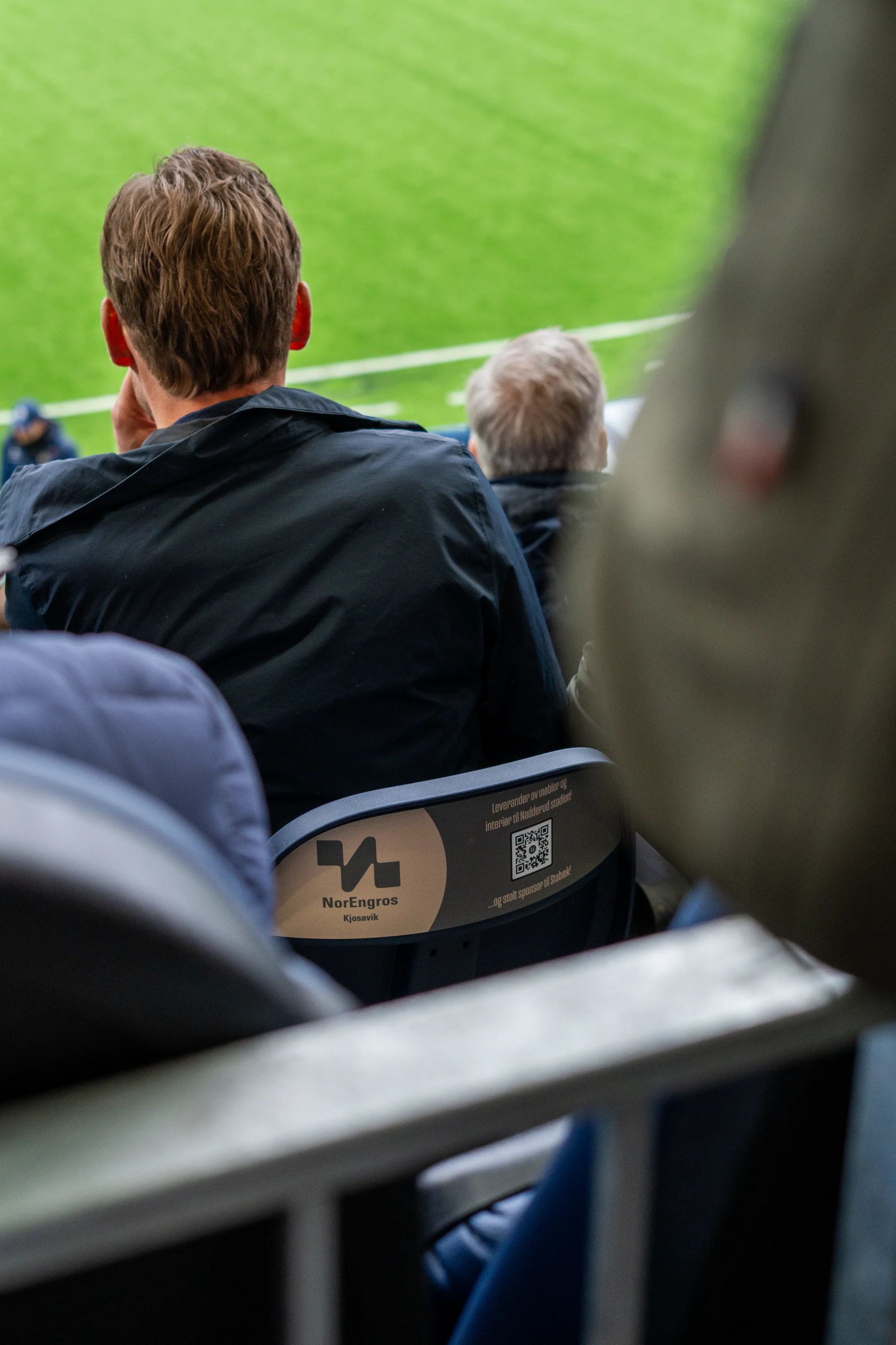 Utsikt fra tribunen med Norengros-branding